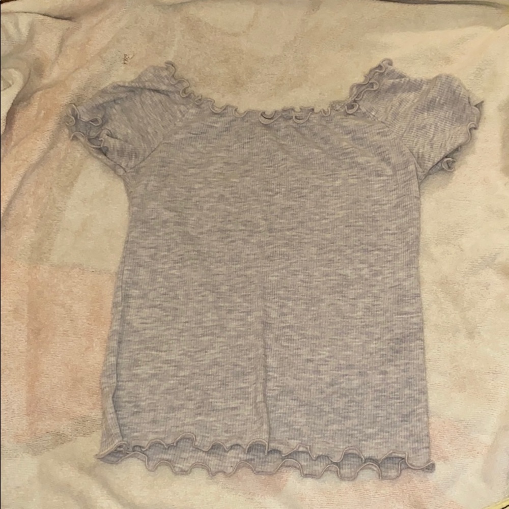 gray crop top